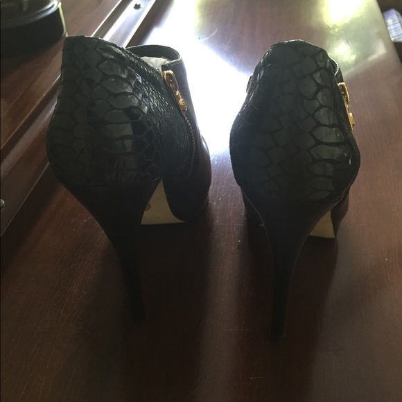 Michael Kors Black platform  high Bootie sz 10 - Picture 4 of 8